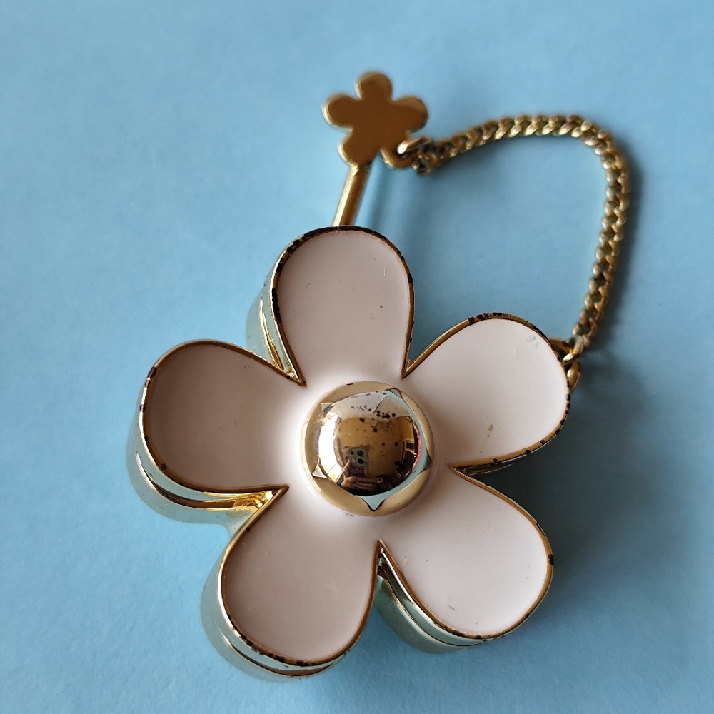 Marc Jacobs Daisy Solid Perfume Enamel Flower Brooch Pendant